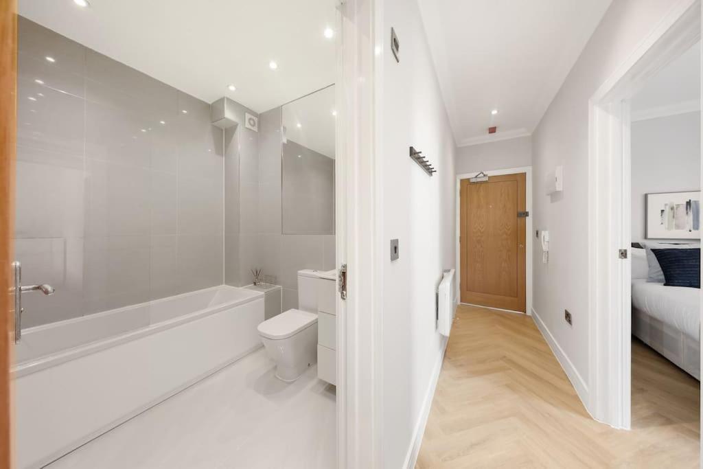 Pleasing 2Bed Flat 10Min To Wimbledon Tennis Court لندن المظهر الخارجي الصورة