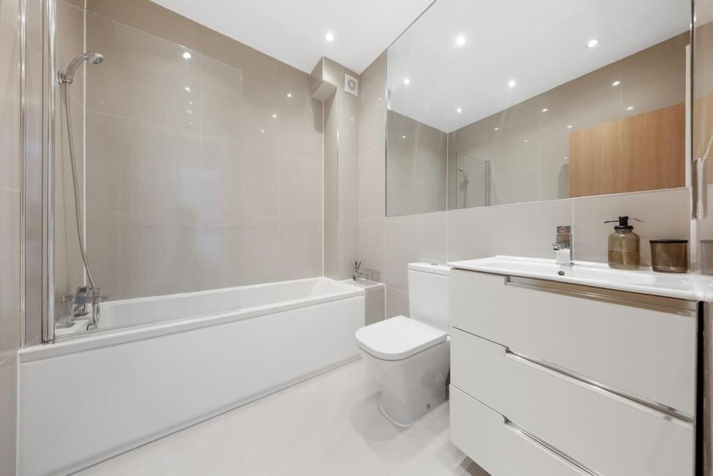 Pleasing 2Bed Flat 10Min To Wimbledon Tennis Court لندن المظهر الخارجي الصورة